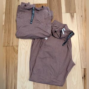 Vuori 2 piece set EUC